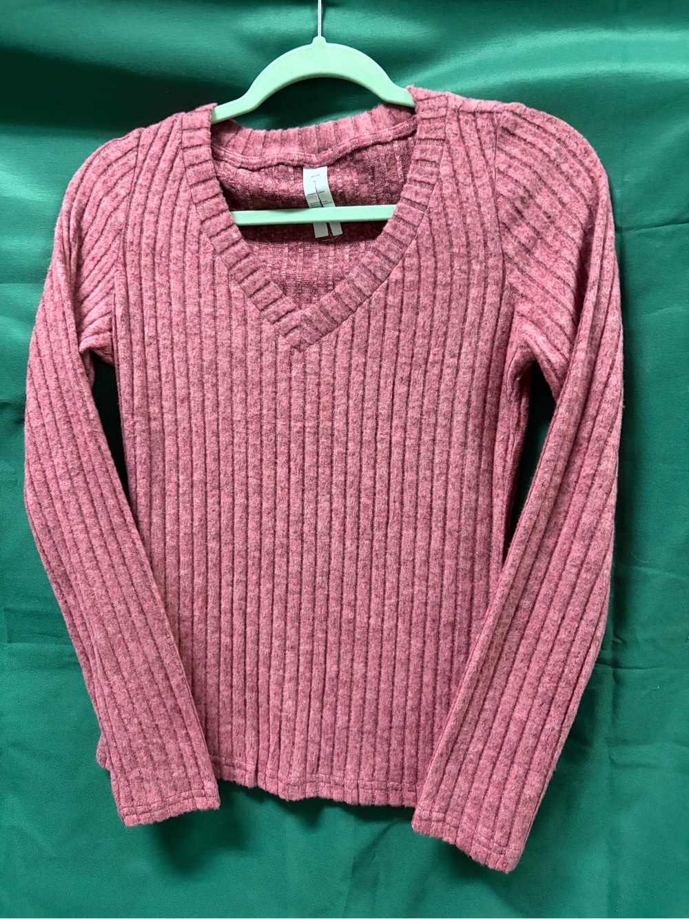 Source Unknown Ribbed V-Neck Sweater in Dusty Pink